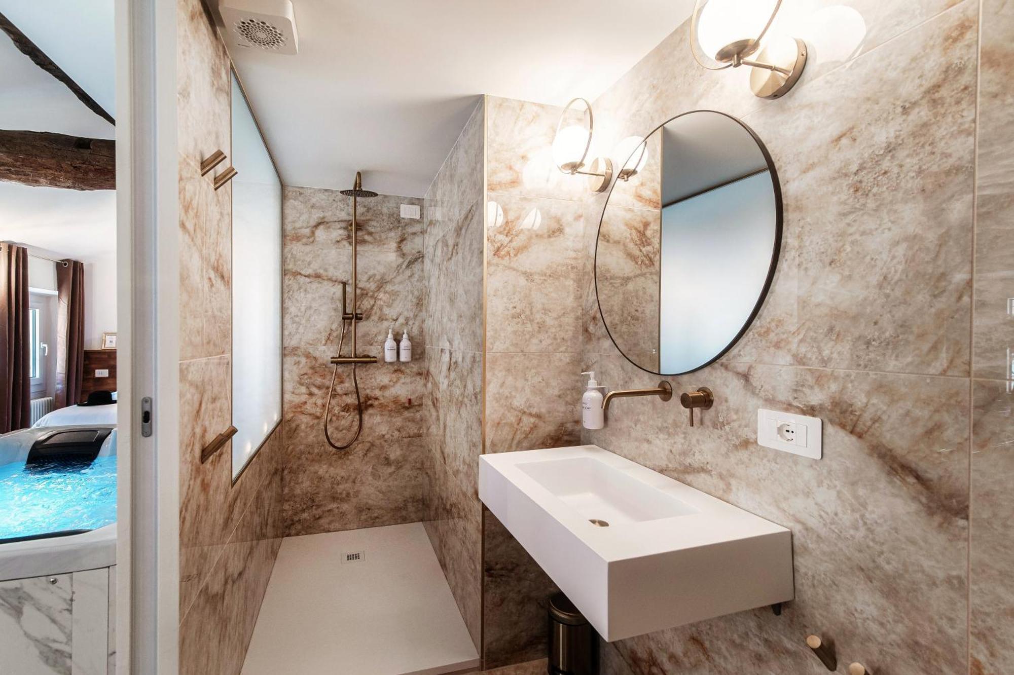Sahara & Amazzonia Luxury Rooms- The House Of Travelers Комо Екстер'єр фото